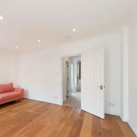 Image 5 - Albert Mews, 2-12 Albert Mews, Ratcliffe, London, E14 8EH, United Kingdom - Townhouse for rent