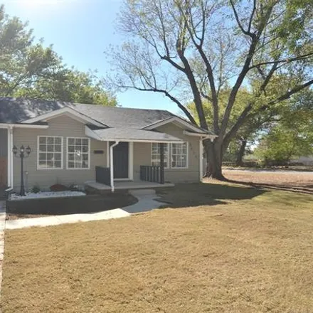 Buy this 2 bed house on 3430 West 43rd Place in Tulsa, OK 74107