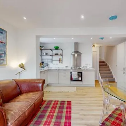 Image 1 - 5 Buckstone Shaw, City of Edinburgh, EH10 6XP, United Kingdom - Townhouse for rent