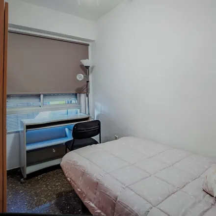 Rent this 5 bed room on Ecolaundry in Carrer de la Vall de la Ballestera, 34