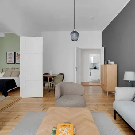 Rent this 3 bed apartment on Wochenmarkt Boxhagener Platz in Grünberger Straße, 10245 Berlin