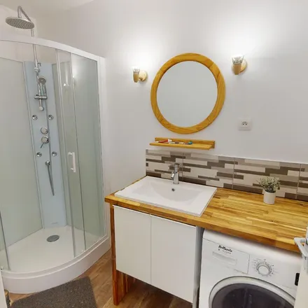 Rent this 4 bed apartment on 6 Avenue de Tarente in 29200 Brest, France