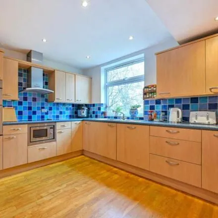 Image 3 - Queen Eleanor's Road, Guildford, GU2 7SL, United Kingdom - House for sale