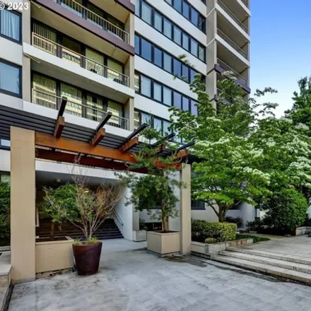 Buy this 3 bed condo on Southwest 3rd Avenue in Portland, OR 97258