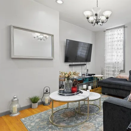 Image 3 - 1115 Jefferson Avenue, New York, NY 11221, USA - Townhouse for sale