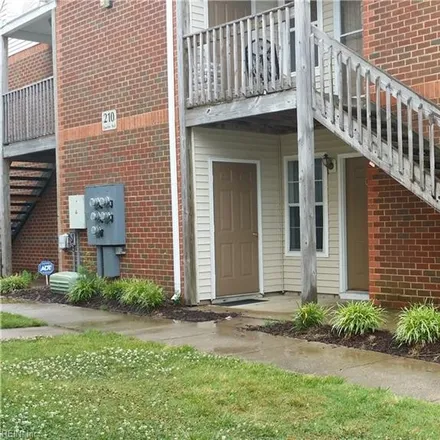 Image 1 - 210 Quarter Trail, Newport News, VA 23608, USA - Townhouse for sale