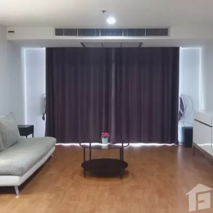 Rent this 3 bed apartment on unnamed road in Khlong Toei District, 10110