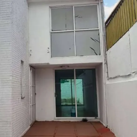 Rent this 3 bed house on Calle Cedros in 54050 Tlalnepantla, MEX