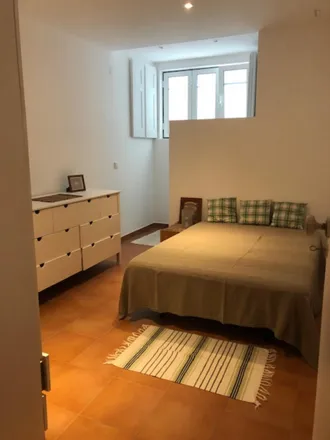 Rent this 5 bed room on Mimosa do Parque in Rua Rodrigo da Fonseca, 1250-272 Lisbon