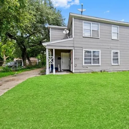 Rent this 2 bed house on 1292 2nd Avenue North in Texas City, TX 77590