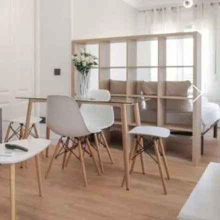 Rent this studio apartment on Madrid in Calle de Saavedra Fajardo, 20