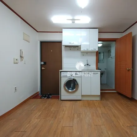 Rent this studio apartment on 서울특별시 관악구 봉천동 1585-2