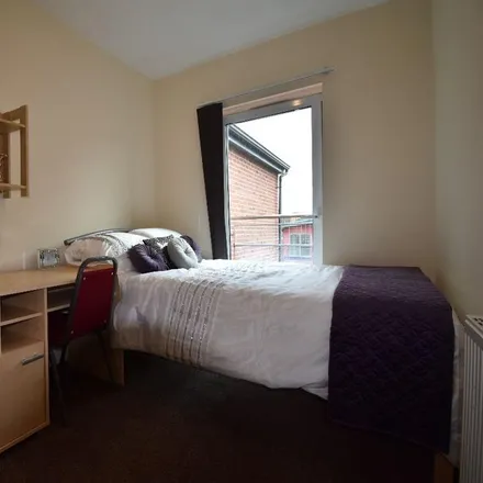 Image 5 - Ecclesall Gate, Hanover Street, Sheffield, S3 7TR, United Kingdom - Apartment for rent