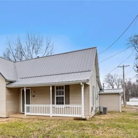 Buy this 2 bed house on 417 Overton Street in Farmington, MO 63640