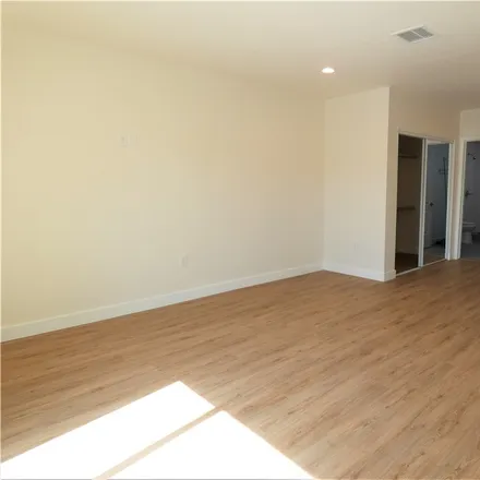 Image 8 - 2400 Carmona Avenue, Los Angeles, CA 90016, USA - Townhouse for rent