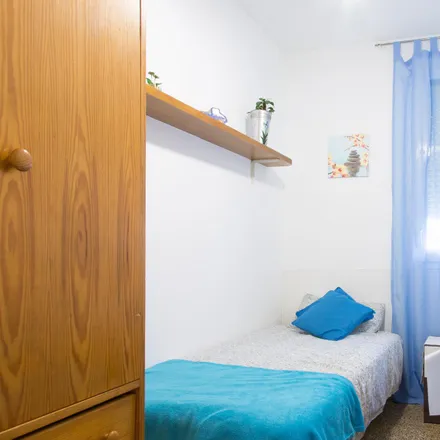 Rent this 5 bed room on Carrer de Torroella de Montgrí in 25, 08027 Barcelona