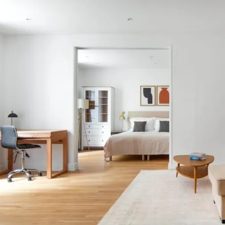 Rent this 2 bed apartment on 5 Avenue Mac-Mahon in 75017 Paris, France