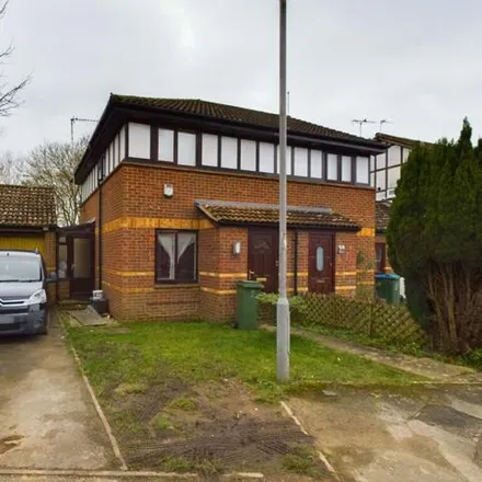 Image 1 - The Pastures, Aylesbury, HP20 1XL, United Kingdom - Duplex for sale