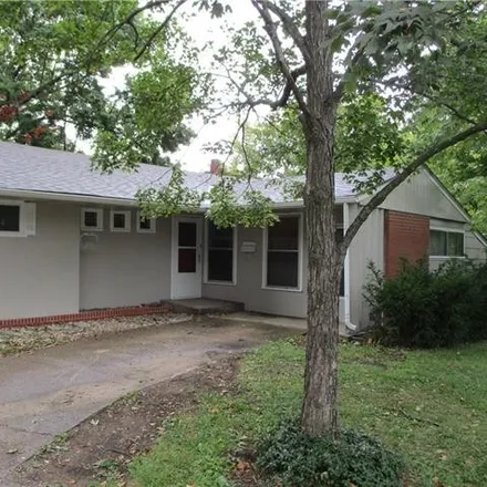 Buy this 2 bed house on 305 South Halsey Avenue in Harrisonville, MO 64701