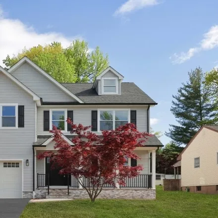 Buy this 4 bed house on 171 Oxford Road in Colonia, Woodbridge Township