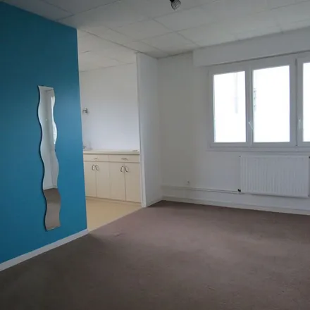Rent this 2 bed apartment on 7 bis Rue Duchesne-Rabier in 45200 Montargis, France
