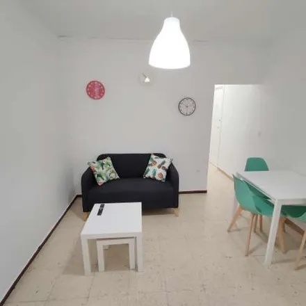 Rent this 4 bed apartment on Calle Mayor in 18011 Granada, Spain