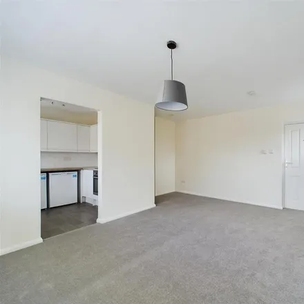 Image 4 - Multisports Area, Hazelwood Close, Hitchin, SG5 1PR, United Kingdom - Apartment for rent