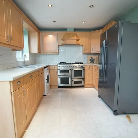 Image 4 - 16 Cropthorne Road South, Bristol, BS7 0PS, United Kingdom - Townhouse for rent
