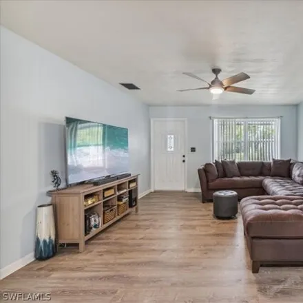 Image 2 - 4182 East River Drive, Fort Myers, FL 33916, USA - House for sale