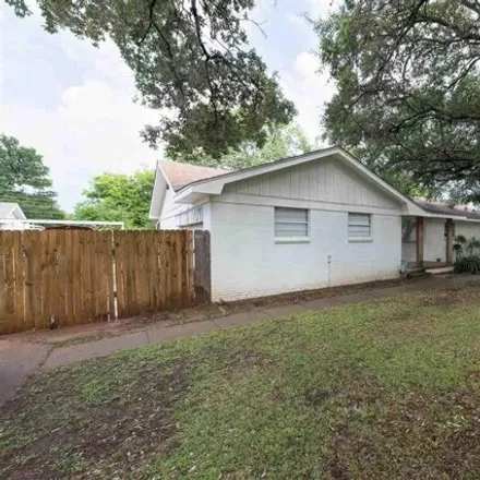 Image 3 - 408 N Glenn St, Henrietta, Texas, 76365 - House for sale