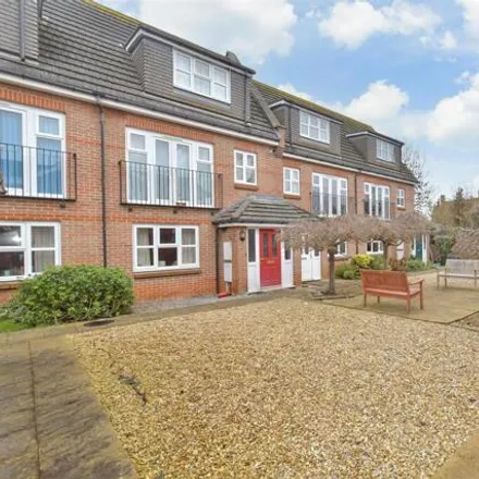 Image 7 - Southbourne, Guildford Close, PO10 8LW, United Kingdom - Apartment for sale