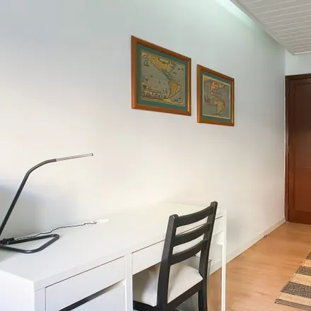 Rent this 5 bed room on Avenida Columbano Bordalo Pinheiro 84 in 1070-065 Lisbon, Portugal