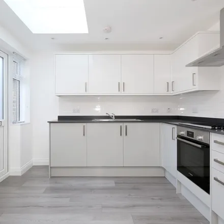 Rent this 2 bed apartment on Granville Road in London, N4 4JL