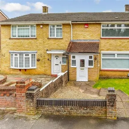 Buy this 2 bed townhouse on Crawley Avenue in Havant, PO9 5JJ