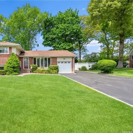 Buy this 3 bed house on 19 Saratoga Street in Commack, NY 11725