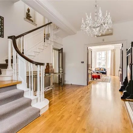 Rent this 8 bed apartment on Weymouth Street in East Marylebone, London