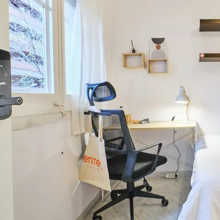 Rent this 4 bed room on Carrer de Sant Antoni Maria Claret in 08001 Barcelona, Spain