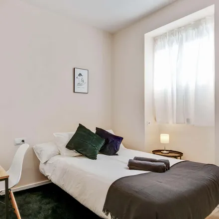 Rent this 3 bed room on Calle de Bocángel in 7, 28028 Madrid