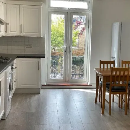 Image 3 - 113 Granville Road, London, SW18 5SF, United Kingdom - Apartment for rent