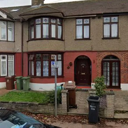 Rent this 3 bed townhouse on Sandringham Road in London, IG11 9AD