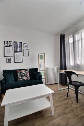 Rent this studio apartment on 135 Rue de Charenton in 75012 Paris, France