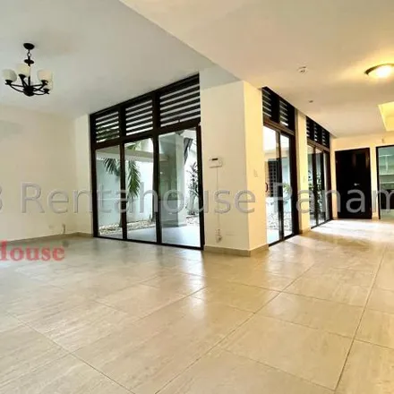 Rent this 3 bed house on Panama Pacifico International Airport in Avenida Mulvehill, Veracruz