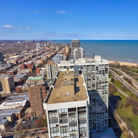 Image 3 - Park Tower Condominiums, 5415 North Sheridan Road, Chicago, IL 60626, USA - Condo for sale