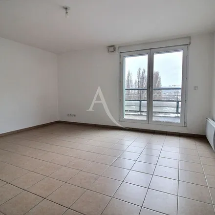 Rent this 4 bed apartment on 4 Place des Emmurées in 76100 Rouen, France