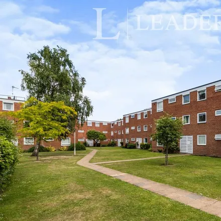 Rent this 2 bed apartment on Rydens Road in Elmbridge, KT12 3BS