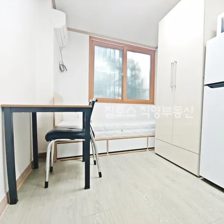 Rent this studio apartment on 서울특별시 서대문구 연희동 344-208