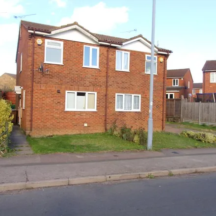 Rent this 3 bed duplex on Colwell Rise in Luton, LU2 9UL