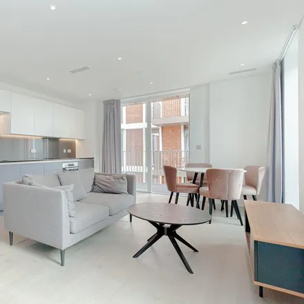 Rent this 2 bed apartment on Creston House in York Place, London