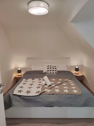 Rent this 2 bed apartment on Schönningstedter Straße 77 in 21465 Reinbek, Germany