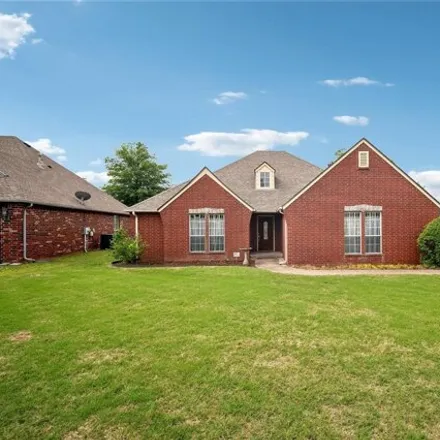 Buy this 3 bed house on 3000 North Ironwood Avenue in Broken Arrow, OK 74012